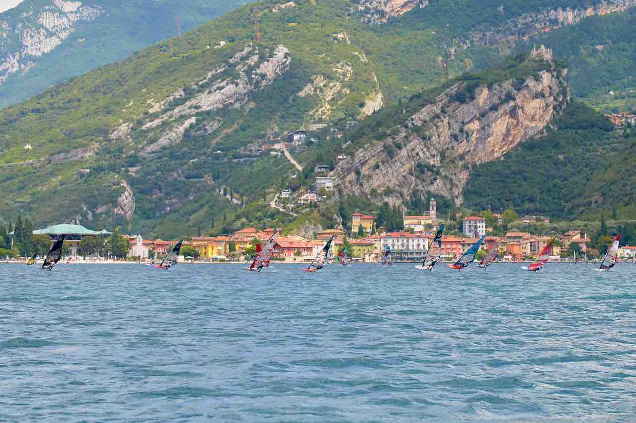 SPORT INVERNALI - Alessandro Josè Tomasi vince la prima prova della RRD One Hour Wing a Torbole