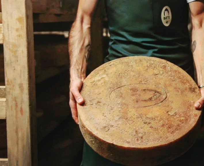 VALLE CAMONICA - Breno: l'8 dicembre festa e taglio del formaggio Bré