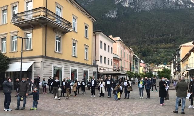 Riva del Garda - protesta - commercianti 1
