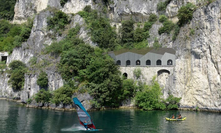 RIVA DEL GARDA - La ciclovia del Garda divide: esposto per fermare il progetto