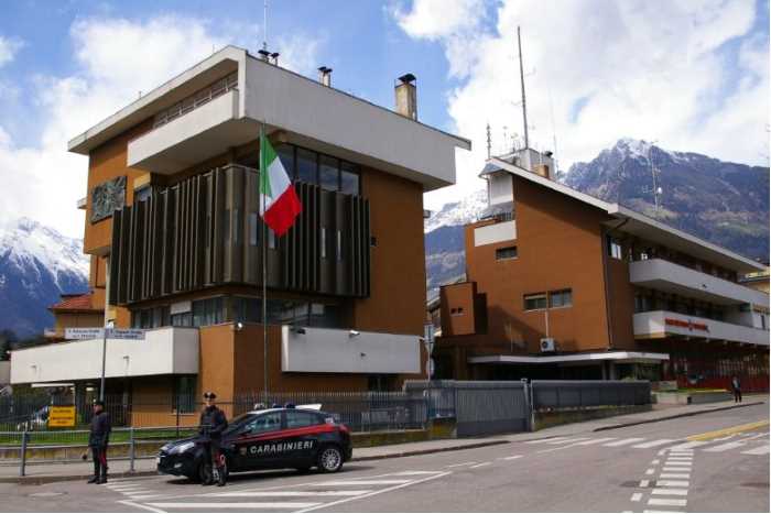 CRONACA - Merano: tentano di rapinare un commesso, arrestati