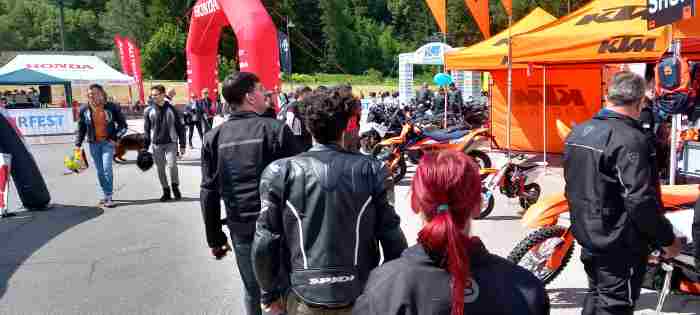 VALLE CAMONICA - Adventourfest di Ponte di Legno, l'assalto dei motociclisti