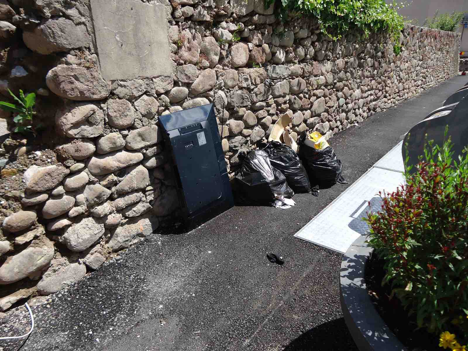 CRONACA - Lavis, un multato per rifiuti abbandonati: si cerca il secondo responsabile