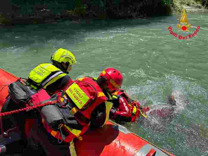 ATTUALITÀ - Sondrio, addestramento acquatico dei vigili del fuoco