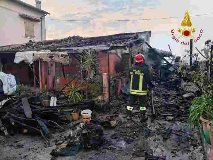 CRONACA - Incendio in un garage di Montichiari, ingenti i danni
