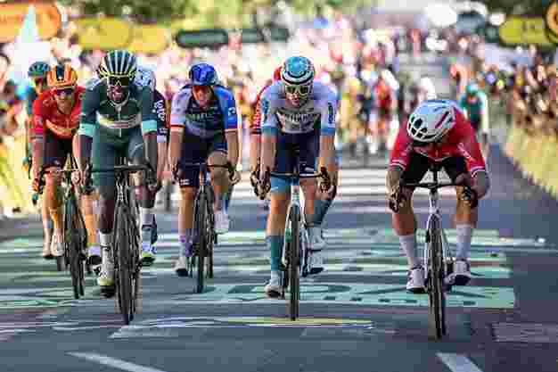 SPORT - Ciclismo, Tour de France: Groenewegen vince la sesta tappa