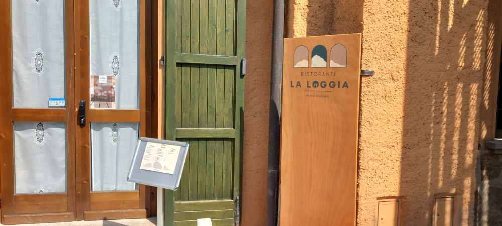 VALLE CAMONICA - Ponte di Legno: piace ai turisti il ristorante "La Loggia" 