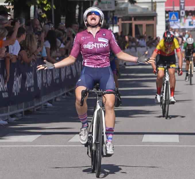 CICLISMO - Ciclismo, la trentina Agata Campana vince la Coppa Rosa