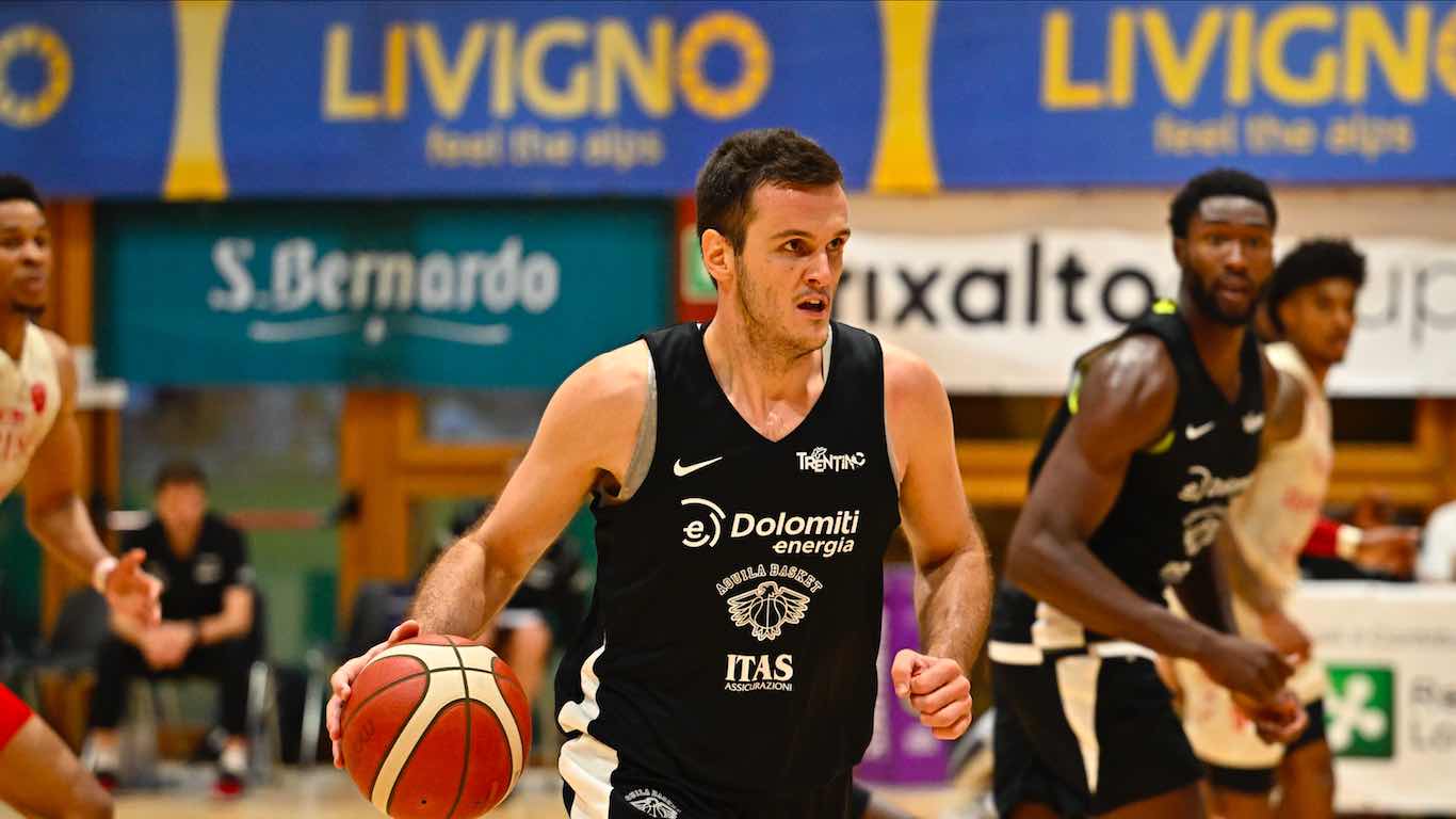 SPORT - Basket, Trento batte Varese in Valtellina