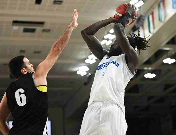 SPORT - Basket, Memorial Businelli: Brescia ko con Trento