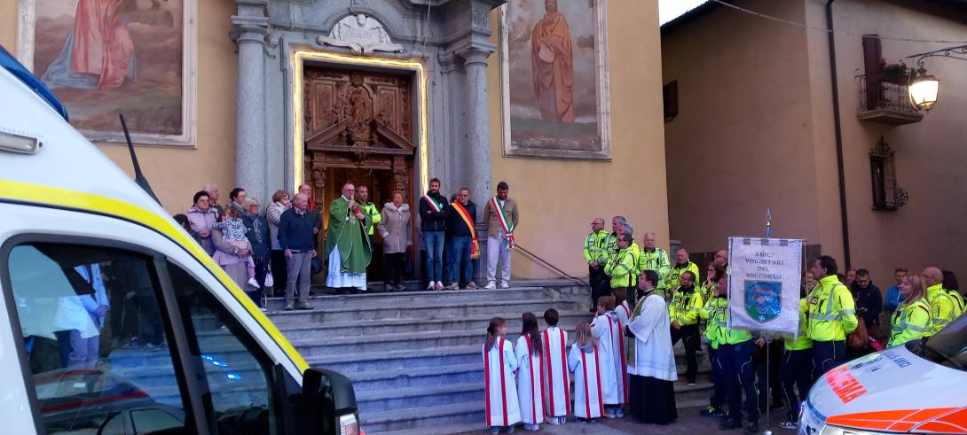 VALLE CAMONICA - Ponte di Legno: due nuove ambulanze per gli "Amici"