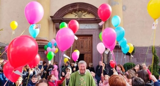 VALLE CAMONICA - Darfo Boario, la comunità di Gorzone saluta don Paolo