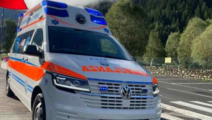 VALLE CAMONICA - A Ponte di Legno l'inaugurazione di due nuove ambulanze