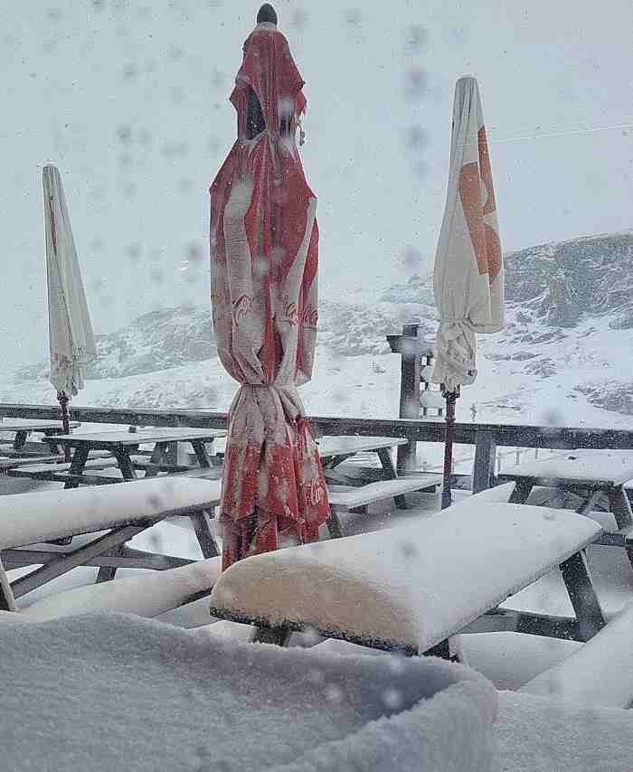 METEO - Prima neve della stagione sui passi Gavia e Stelvio