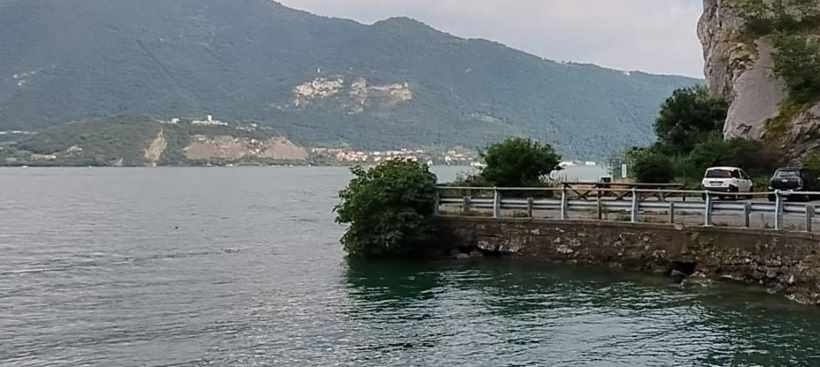 SEBINO - Tavernola Bergamasca: recupero gomma e rifiuti dal lago d'Iseo