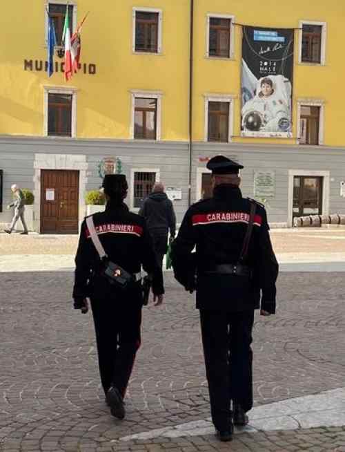 VAL DI SOLE E NON - Furti su auto a Malè, due ladri denunciati dai carabinieri