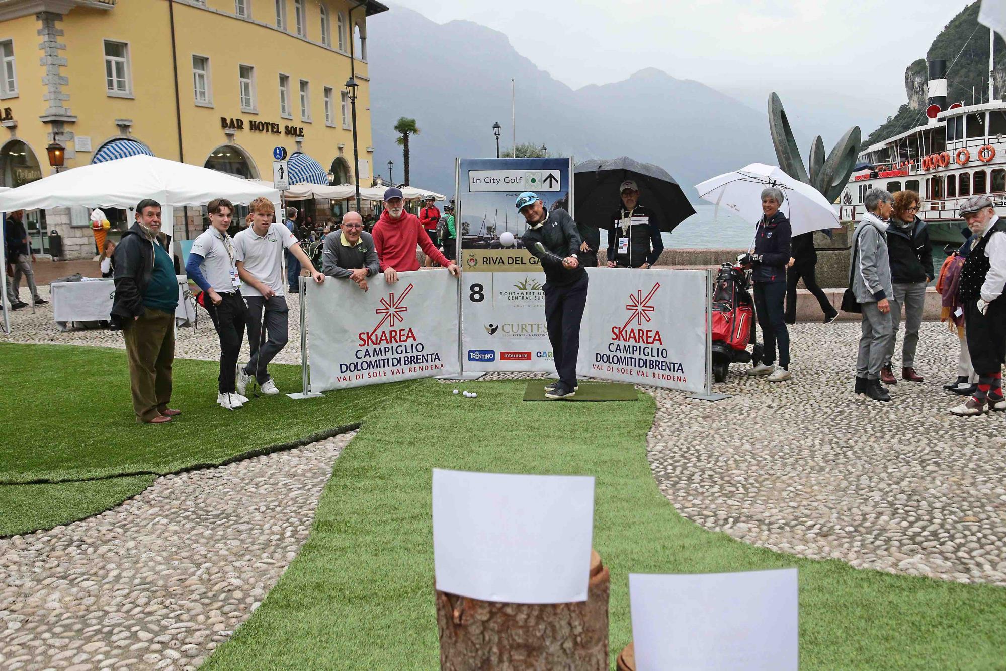 ALTRI SPORT - City Golf, palline in buca a Riva del Garda