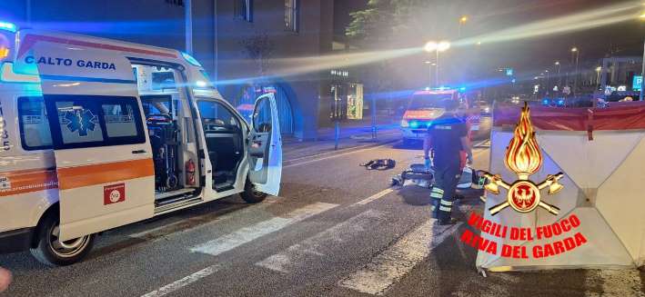 TRENTINO - Motociclista travolge pedone a Riva del Garda 