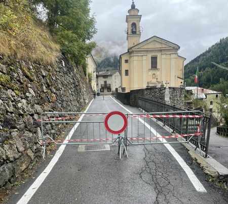 VALLE CAMONICA - Conta dei danni a Darfo, strada chiusa a Ponte di Legno