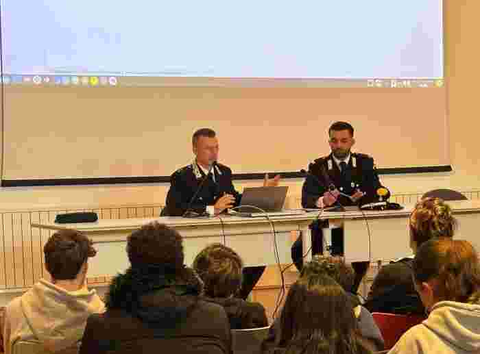 ALTO ADIGE - Bolzano, lezione di legalità dei carabinieri nelle scuole