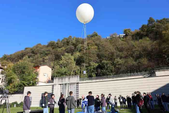 TRENTINO - Rovereto: sonda a 32mila metri per misurare temperatura e umidità