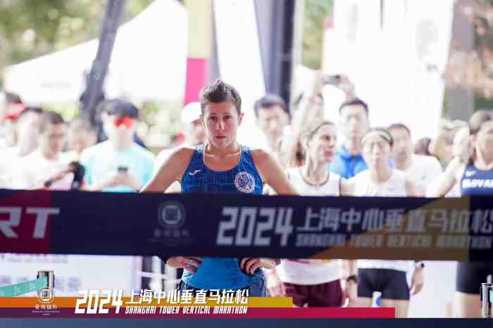 VALLE CAMONICA - Impresa della camuna Belotti alla Shanghai Vertical Marathon