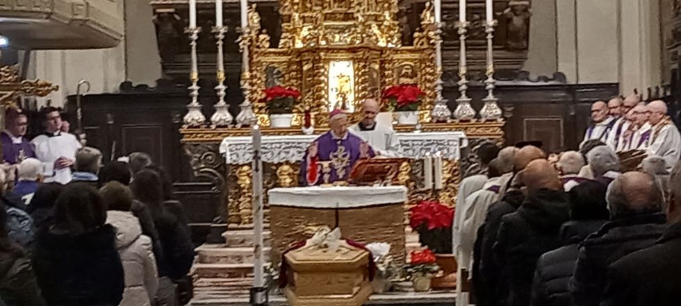 VALLE CAMONICA - Ponte di Legno: ultimo saluto a monsignor Enrico Tosi