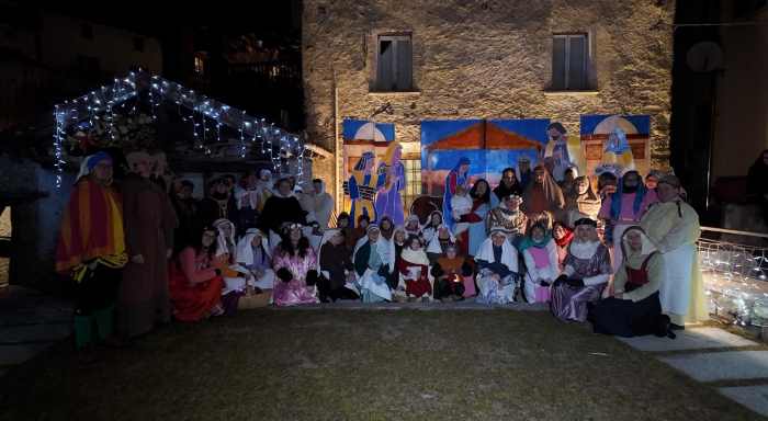 VALLE CAMONICA - Grande partecipazione al presepe vivente di Monno