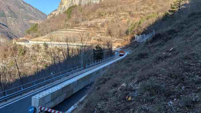 ALPE CIMBRA - Vallarsa: riaperta la statale 46 in località Valmorbia