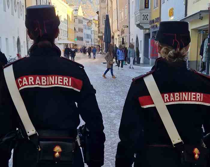 CRONACA - Denunciati due giovani per furto in supermercato a Brunico