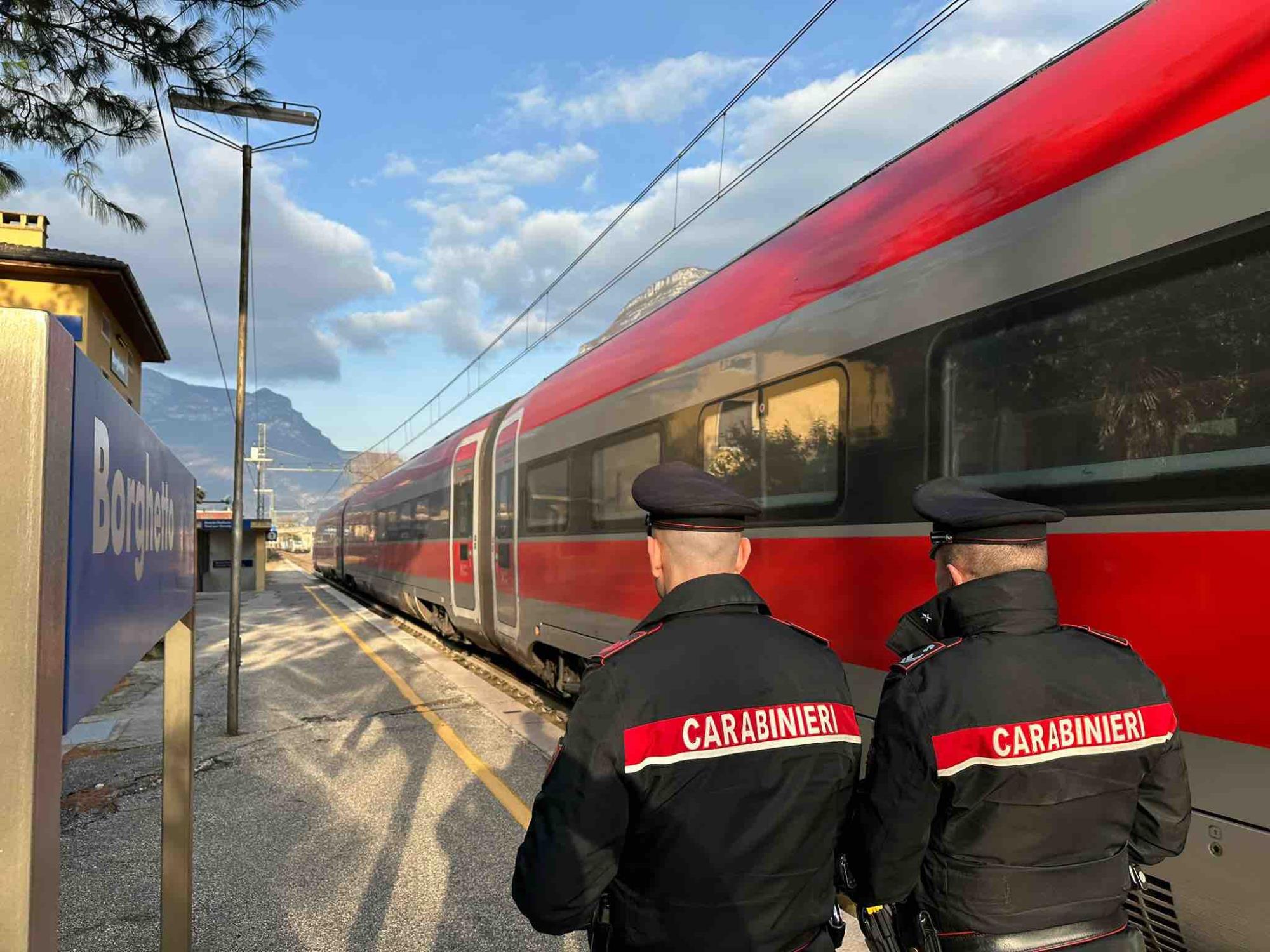 CRONACA - Sul treno senza biglietto, si rifiutano di dare generalità: due denunciati