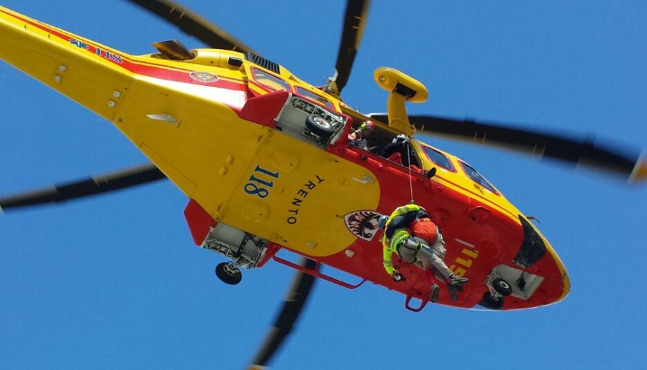 VAL DI SOLE E NON - Infortunio nei campi di Cles, due persone in gravi condizioni