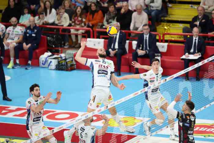 SPORT - Volley, SuperLega: Itas Trentino  batte Perugia al tie break