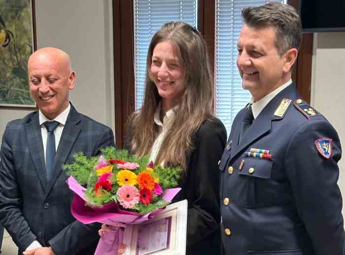 VALLE CAMONICA - Ossimo festeggia Noelle Maggiori, appena entrata in Polizia