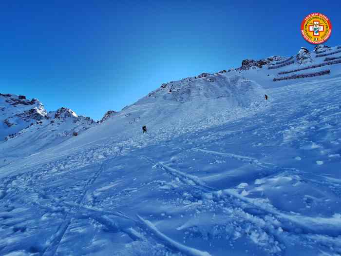 TONALE - Tre scialpinisti travolti da una valanga a Capanna Presena: un morto