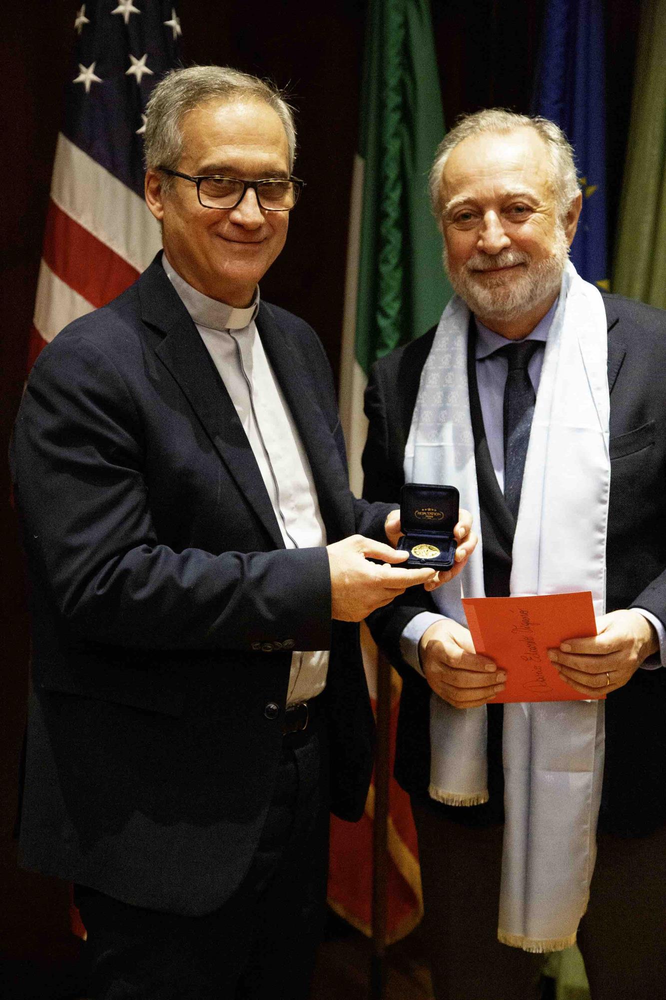 ATTUALITÀ - New York, a Monsignor Dario Edoardo Viganò l'Italian Reputation Award 2025