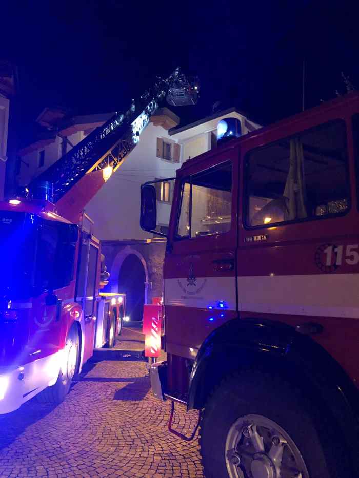 TRENTINO - Dro: incendio canna fumaria, intervento dei vigili del fuoco