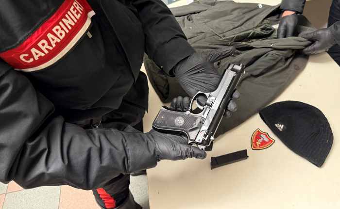 VAL DI SOLE E NON - Cles, armato di pistola tenta una rapina in gioielleria