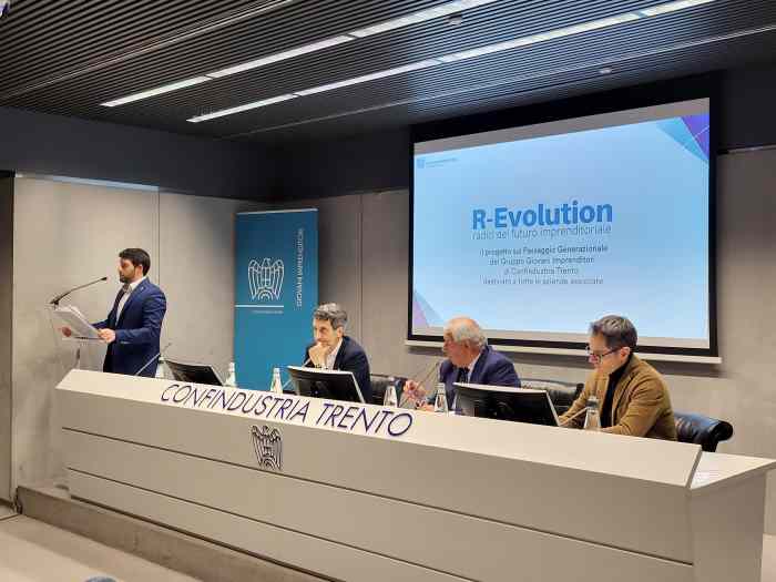 TRENTINO - Trento: successo dell'incontro "R-Evolution-Passaggio Generazionale"