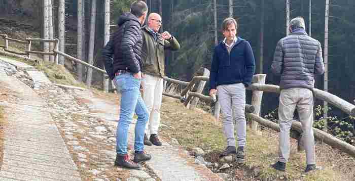 VALLE CAMONICA - Borno: sopralluogo sulla strada che porta al lago di Lova