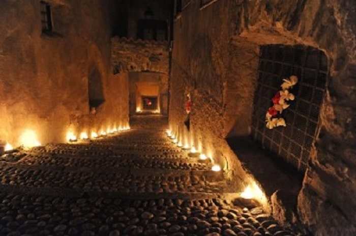 VALLE CAMONICA - Torna la Via Lucis, illuminate strade e piazze a Bienno