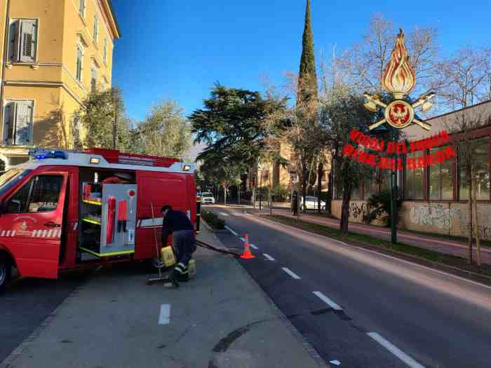 TRENTINO - Sversamento di olio in viale Baruffaldi e Martiri a Riva del Garda