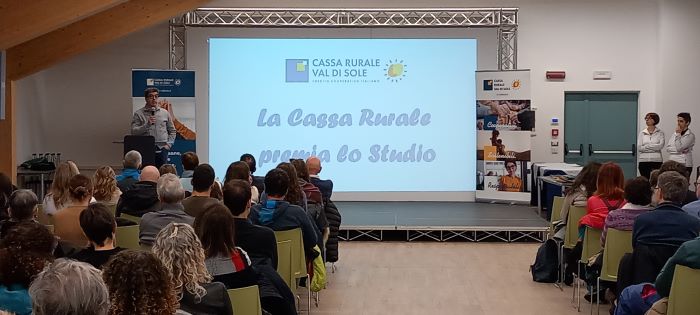 TONALE - La Cassa Rurale Val di Sole ha premiato 92 studenti