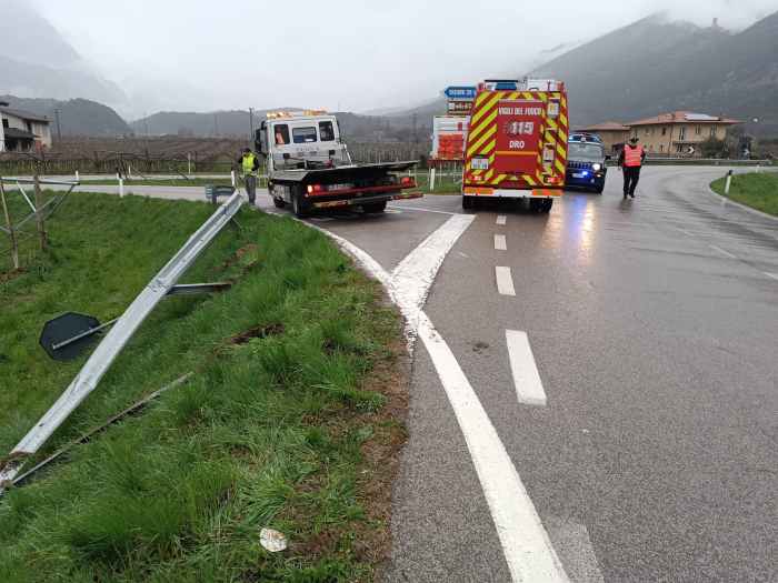 RIVA DEL GARDA - Dro, spettacolare incidente stradale sulla Sp 84