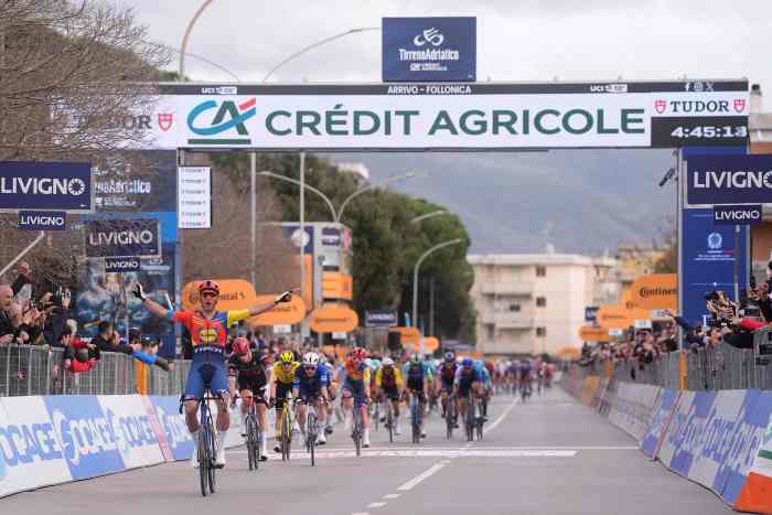 CICLISMO - Jonathan Milan vince la seconda tappa della Tirreno Adriatico