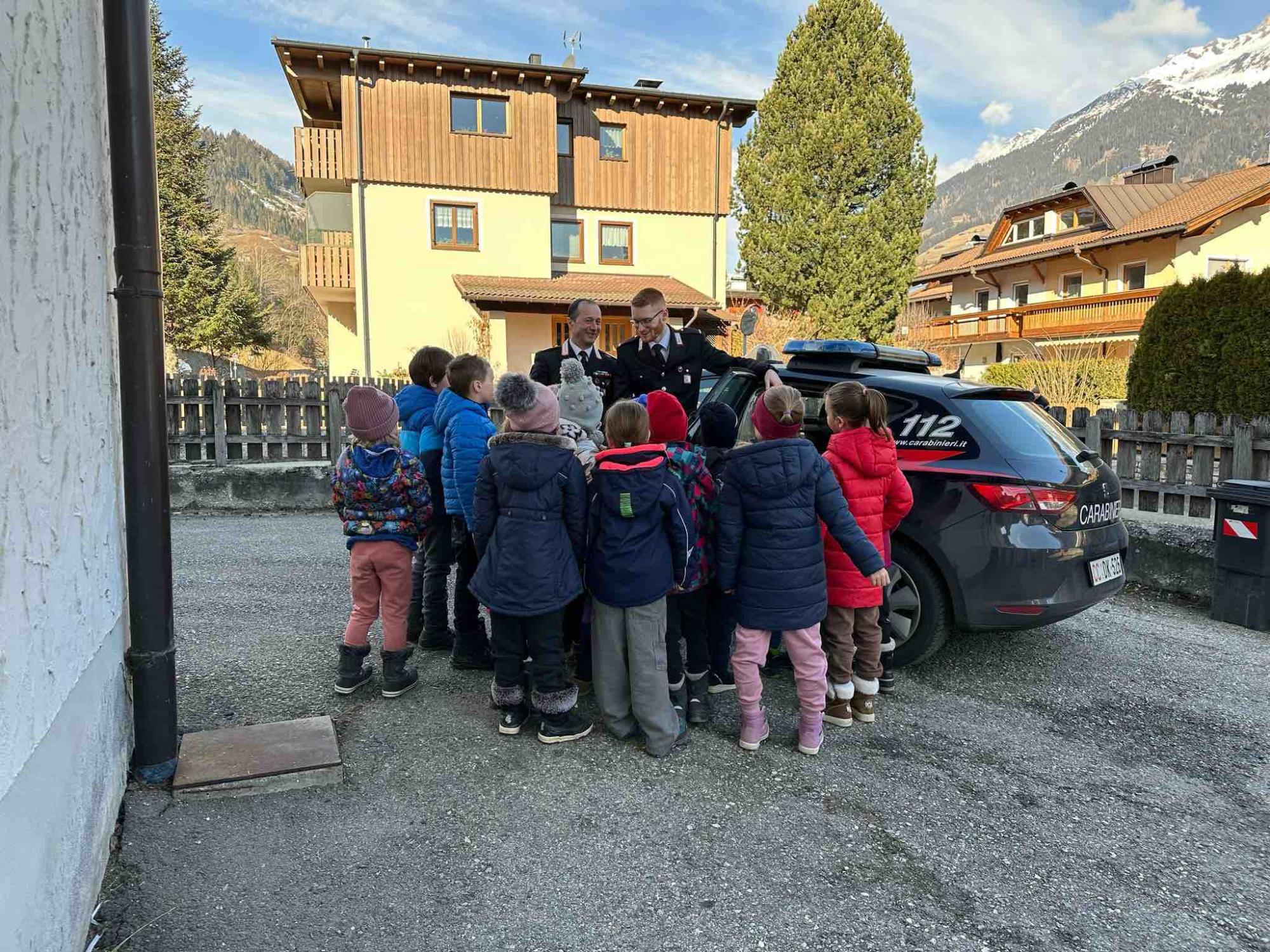 ALTO ADIGE - Visita degli alunni di Stanghe presso la Stazione Carabinieri di Racines