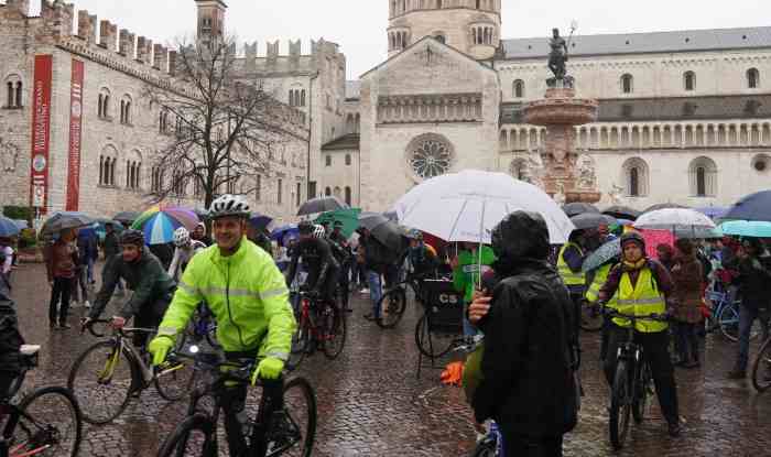 ATTUALITÀ - Sulla buona strada: corteo a Trento per la sicurezza dei ciclisti